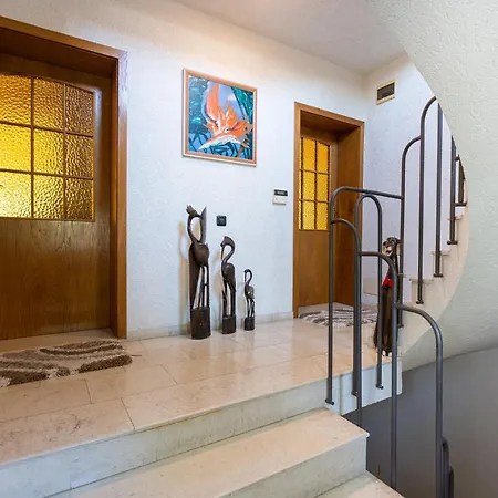 Guest house костадинов *